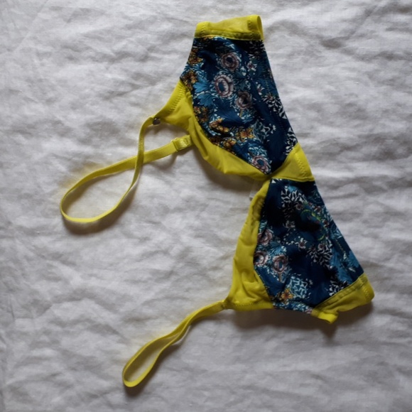 BCBGeneration Floral Cara Bralette - Picture 3 of 6